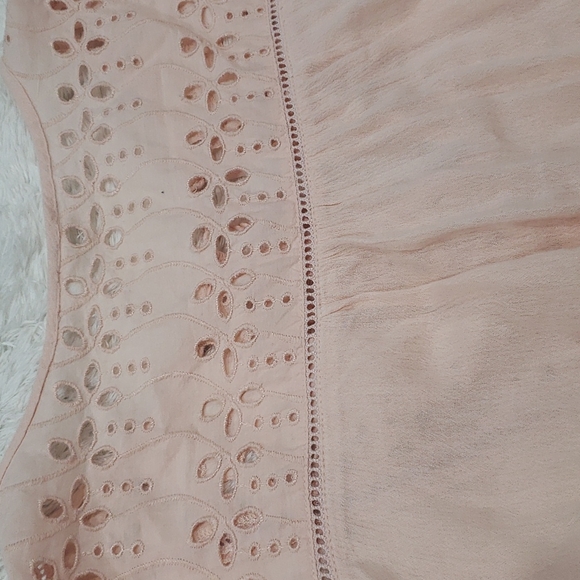 GAP Cap Sleeve Eyelet Flowy Top - Picture 6 of 7